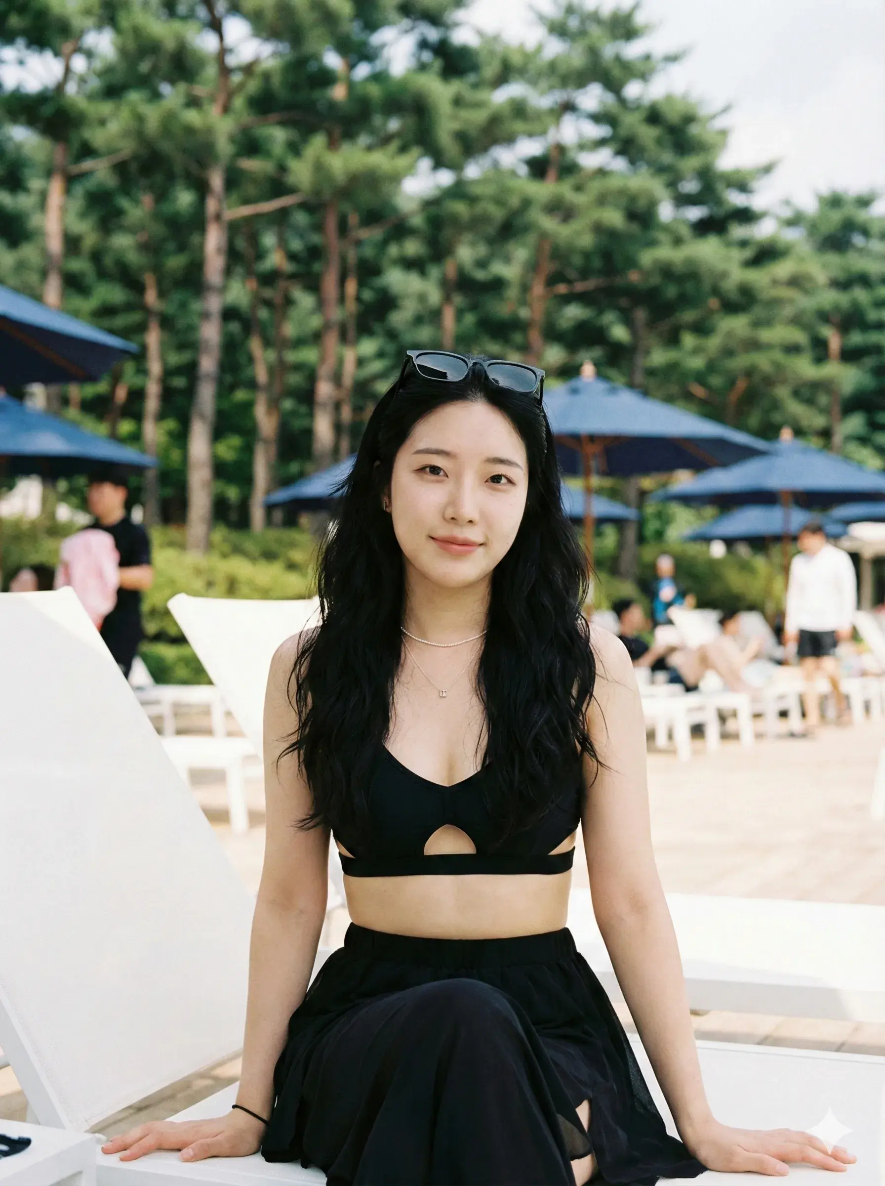 度假村泳池边肖像